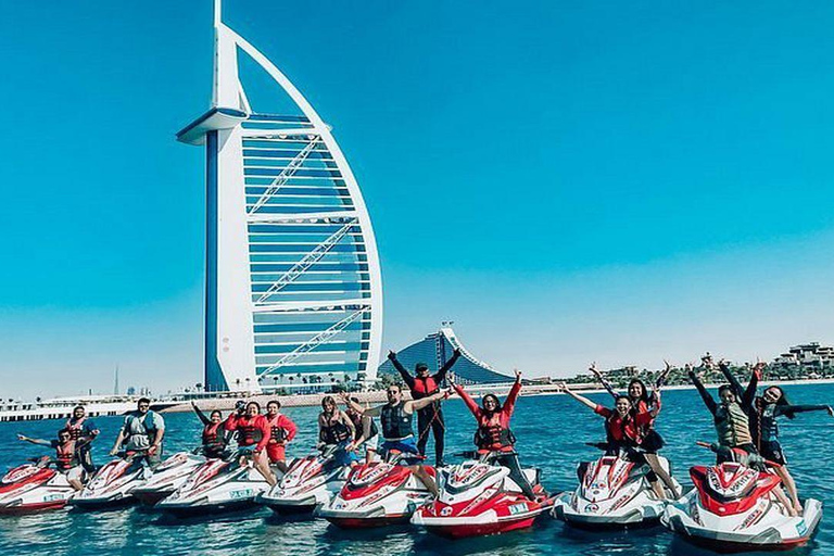 &quot;以风格出行：乘坐悍马进行私人迪拜城市游&quot;&quot;尽享奢华：迪拜私人城市游，乘坐悍马&quot;