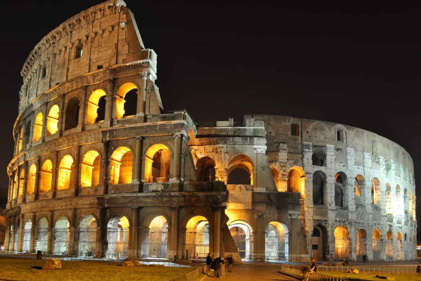 Exclusive Rome by Night: Golf Cart, Italian Dinner & Gelato