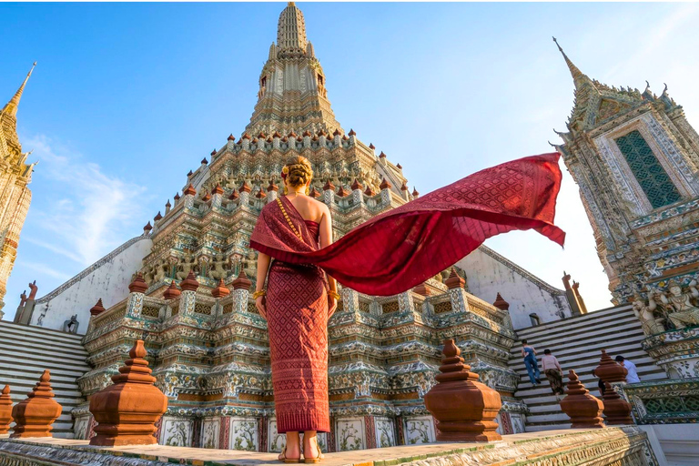 Wat Arun Thai Costume Experience with Local Guide Small Group: Ticket+Transfers