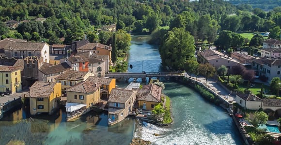Lake Garda: E-Bike Ride to Borghetto sul Mincio with Lunch