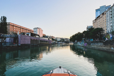 Wien: Exklusive Yachttour auf der DonauWien Zentrum Tour auf dem Wasser