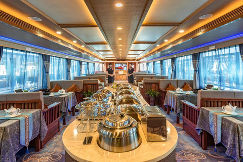 Guilin: Scenic 4-Star Li River Cruise to Yangshuo 4-Star Li River Cruise with English-Speaking Guide