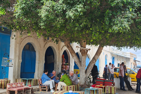 Samodzielna przejażdżka hulajnogą elektryczną po HoumetSouk: wolność gwarantowana!Przejażdżka hulajnogą elektryczną w HoumetSouk: wolność gwarantowana!