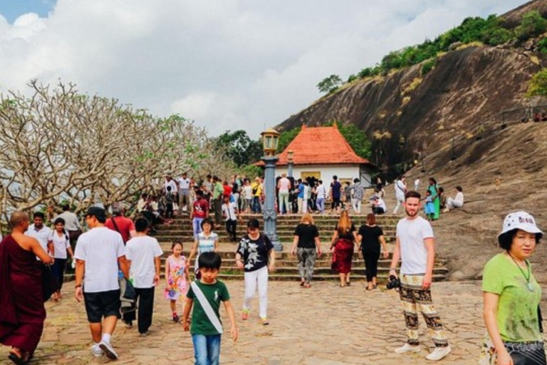 Découverte des rochers et des grottes de Sigiriya : Aventure tout compris