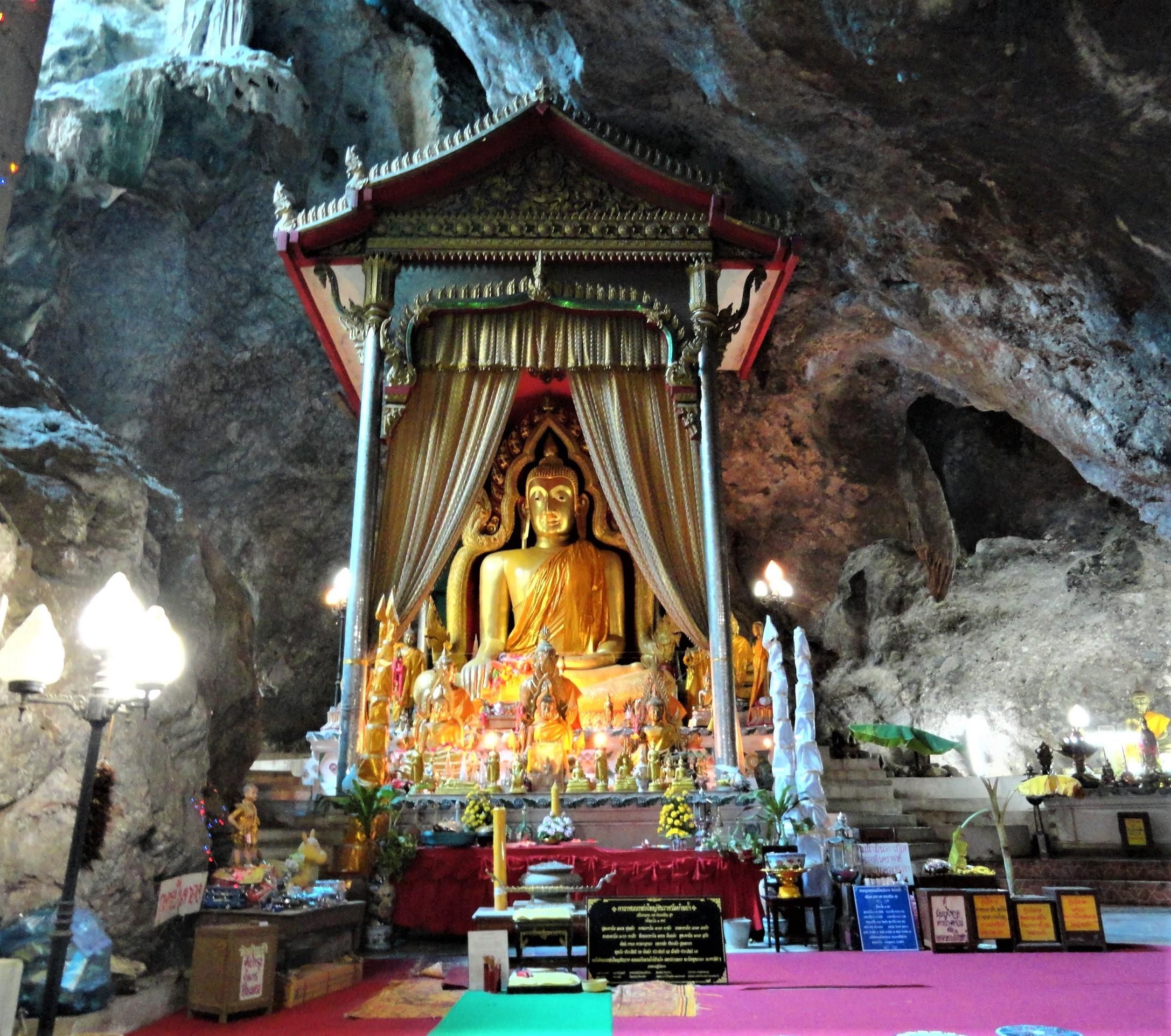 Kanchanaburi: Tagestour zu 8 verborgenen Tempeln mit Mittagessen