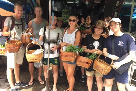 Sukhumvit: Hands-on Thai Cooking Class & Market Tour in BKK