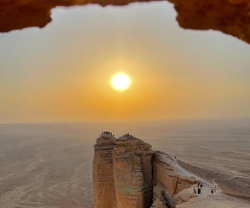 Riyadh: 4x4 Trip to the Edge of the World at Sunset