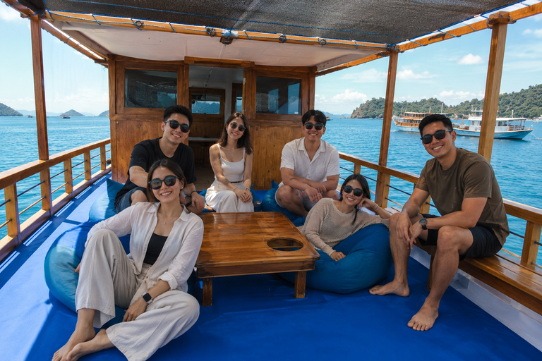 Labuan Bajo: 2-Day Komodo & Pink Beach Tour with Town Dinner Dorm (15 pax/room) 8 Island Stops, No Dinner, No Souvenirs