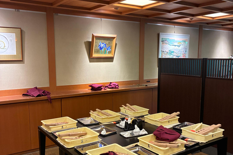 Kanazawa Wagashi Making, Kaiseki, Geisha & Samurai All Tour