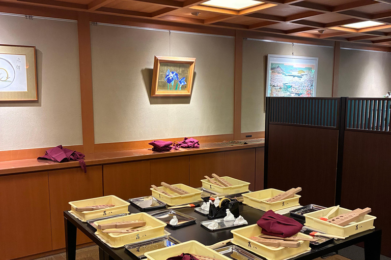 Kanazawa Wagashi Making, Kaiseki, Geisha & Samurai All Tour