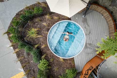 Queenstown: Communal Hot Pools with Mountain View - Image 3