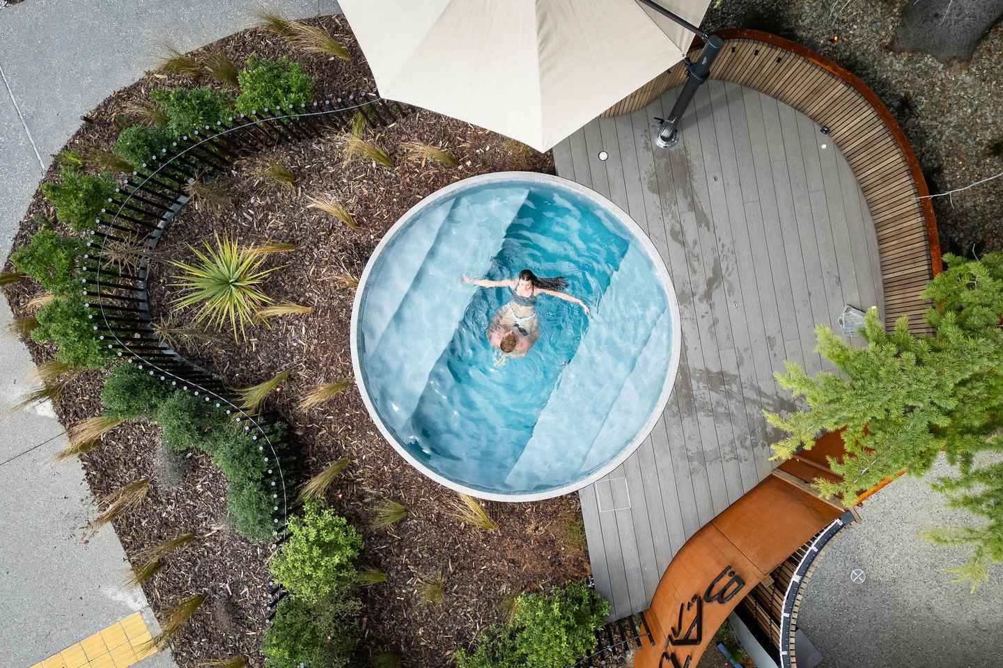 Queenstown: Communal Hot Pools with Mountain View - Queenstown: Communal Hot Pools with Mountain View