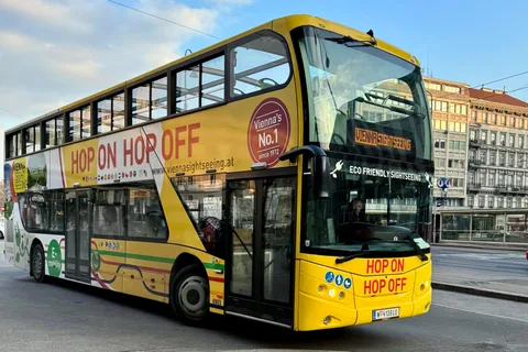 Vienna: Hop-On Hop-Off Sightseeing Bus Tour