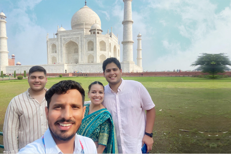From Delhi: Private Sunrise Taj Mahal Tour by CarTour privado desde Delhi - Coche, guía, entradas y comida de 5 estrellas