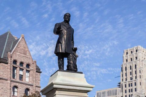 Royal Ontario Museum & Gardiner Museum Private Guided Tour 3-hour: Royal Ontario Museum Tour & Transport