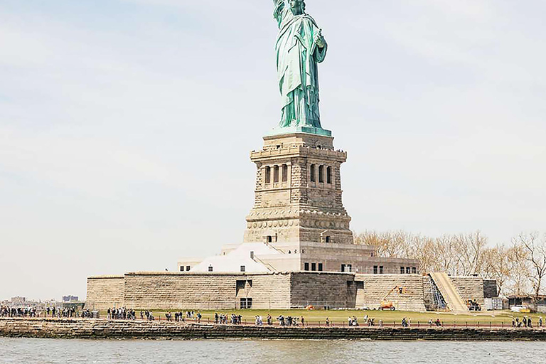 Monumentos y Mercados: Tour de la Libertad, las Finanzas y la Historia de Nueva York