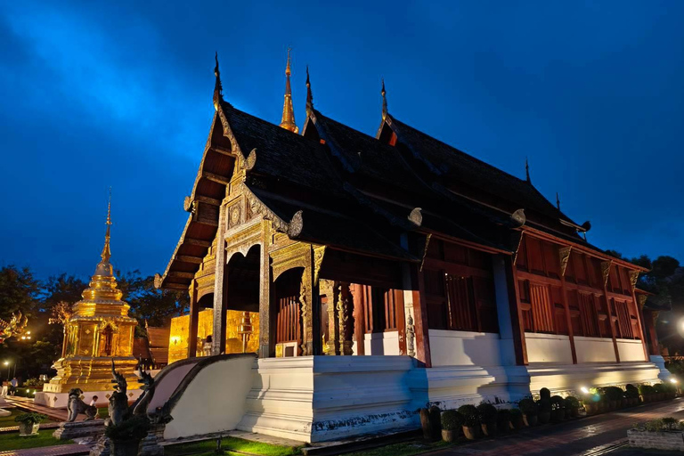 Chiang Mai: Old City Walking Tour with Temples & History Small Group Without Entry Fees