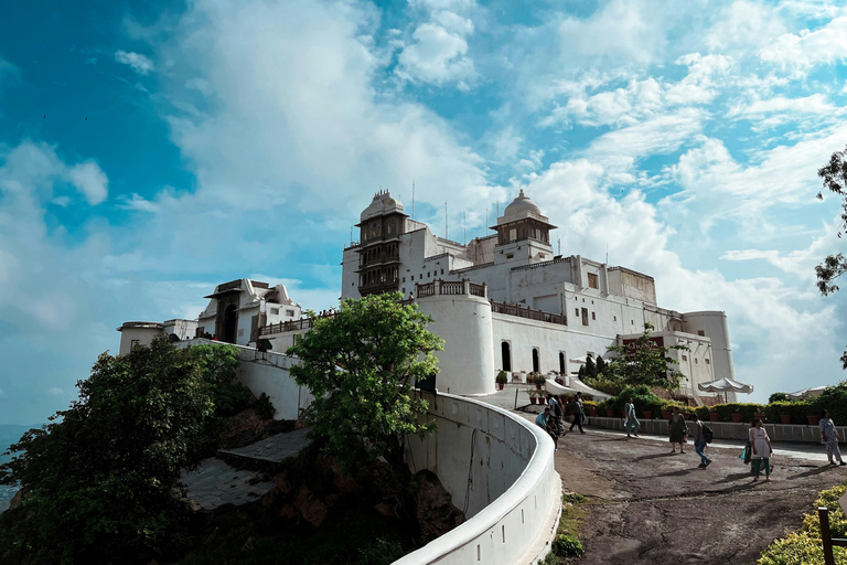 Udaipur: Sightseeing Tour by Tuk-Tuk or Car with a Driver Udaipur Tour By Car with a Guide