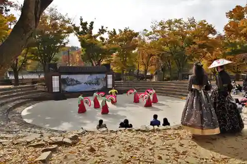 Patrimonio dell'Unesco, fortezza di Suwon Hwaseong e villaggio folkloristico