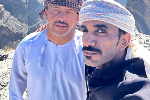 Mascate: Traslado en 4x4 a/desde Wahiba Sands, Jabal Shams o ...