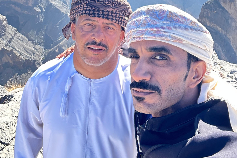 Mascate: Traslado en 4x4 a/desde Wahiba Sands, Jabal Shams o ...