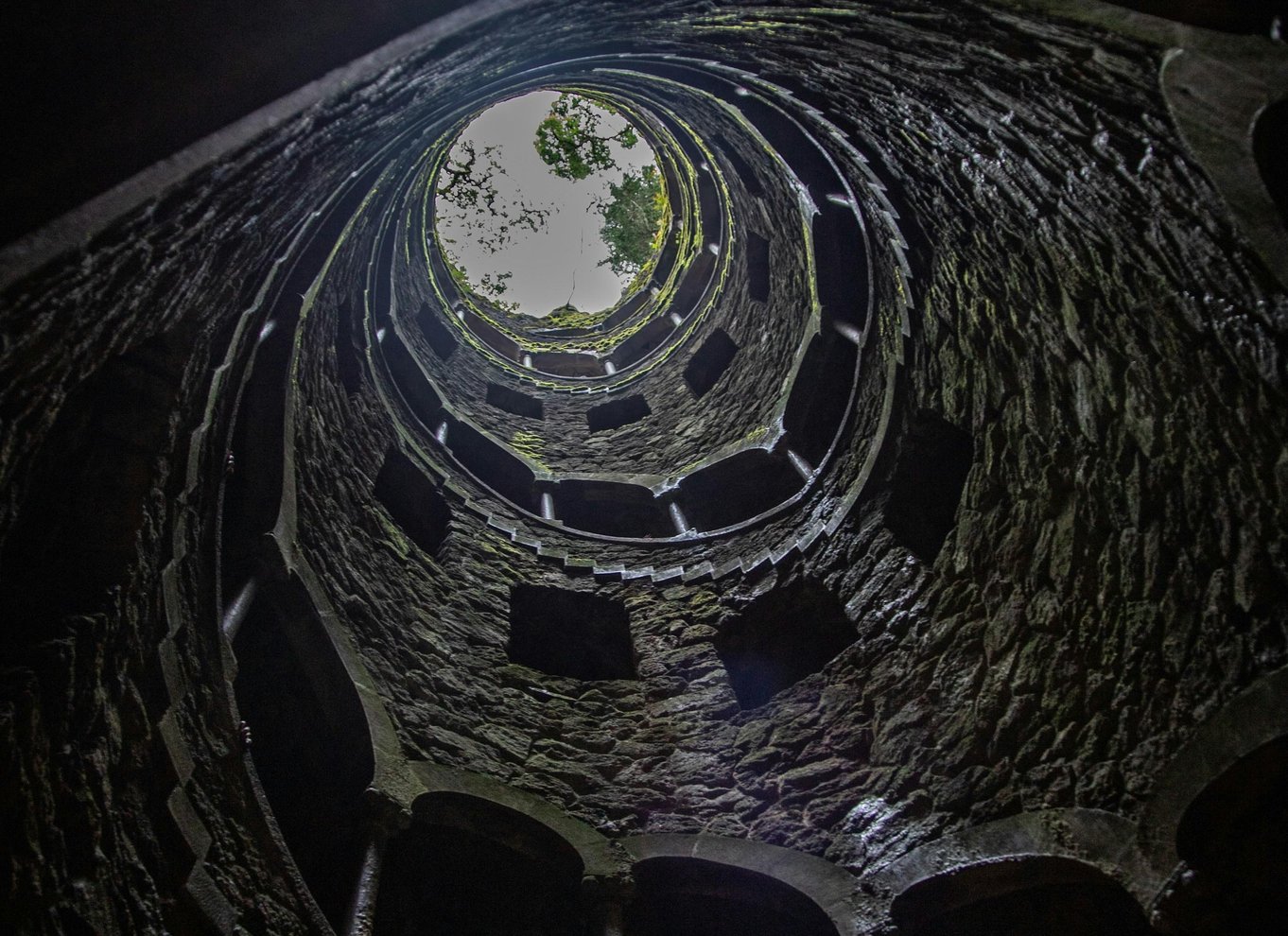 Fra Lissabon: Sintra, Pena, Regaleira, Kap Roca og Cascais