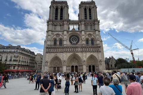Paris: Führung durch das Innere von Notre-Dame in kleinen Gruppen (max. 5 Personen)Innenbesichtigung der Kathedrale Notre-Dame in Kleingruppe auf Französisch