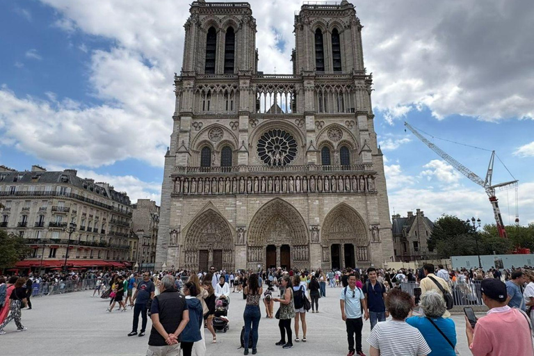 Paris: Führung durch das Innere von Notre-Dame in kleinen Gruppen (max. 5 Personen)Innenbesichtigung der Kathedrale Notre-Dame in Kleingruppe auf Französisch
