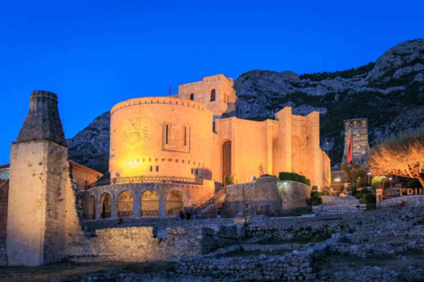 Kruja by Night: Castle & Bazaar Tour from Tirana