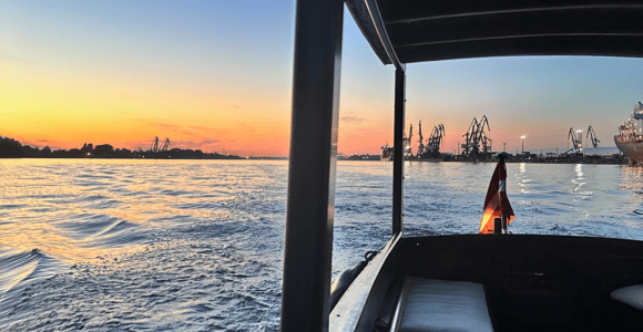 Riga: Sightseeing Cruise mit Begrüßungsgetränk und Audioguide