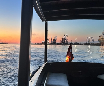 Riga: Sightseeing Cruise with Welcome Drink and Audio Guide