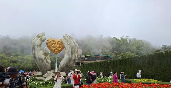 Da Nang: Ba Na Hills, Golden Bridge & Marble Mountains