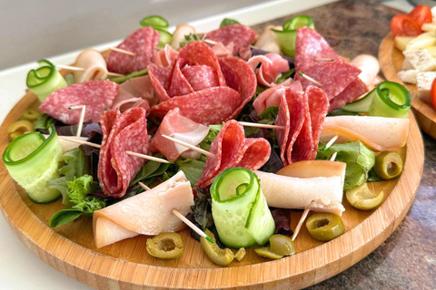 Puerto viejo de La Canea: crucero de lujo en catamarán al atardecer con vinoCrucero privado de lujo en catamarán al atardecer con vino