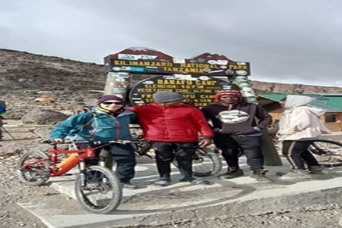 6 jours : Tour du Kilimandjaro à vélo par la route de Marangu