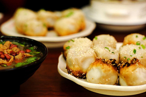 Private Shanghai Street Food Tasting and Old Town Walking