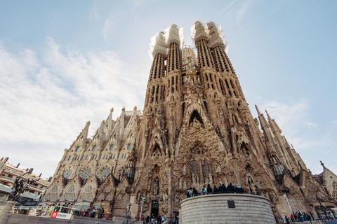 Barcelona: Sagrada Familia Evening Tour with Cava