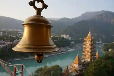 Rishikesh: Walking Tour of Ashrams and Ghats