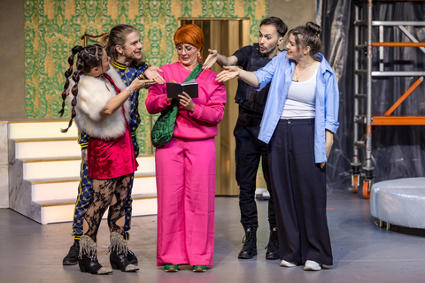 Ticket for the musical comedy "Die Königs schenken nach" at COMÖDIE Dresden