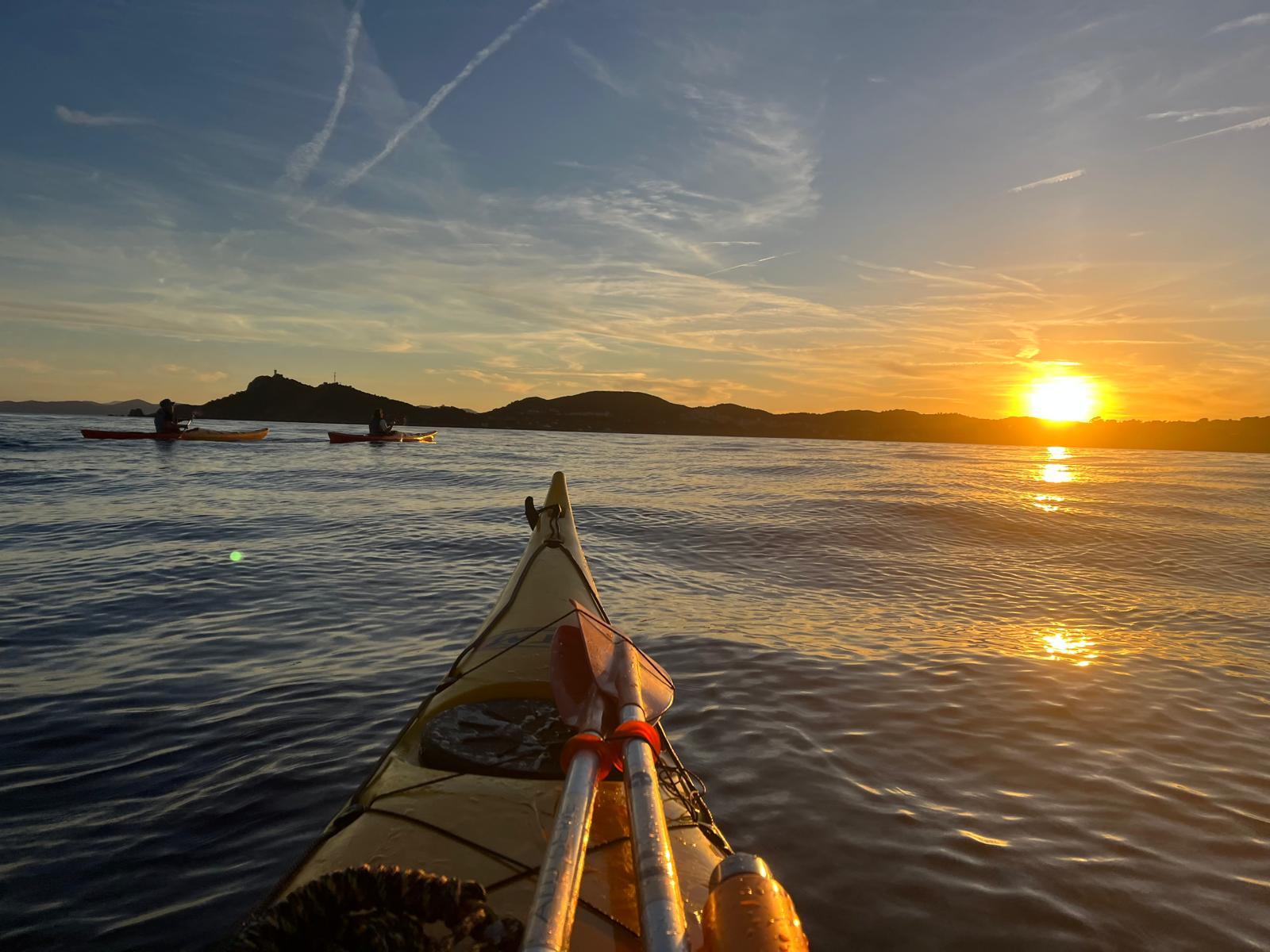 Sunset-Kajakfahren auf dem Meer im Esterel in Agay – Tagestour mit Guide vor Ort