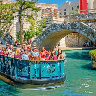 San Antonio: River Boat Cruise and Hop-On Hop-Off Bus Pass