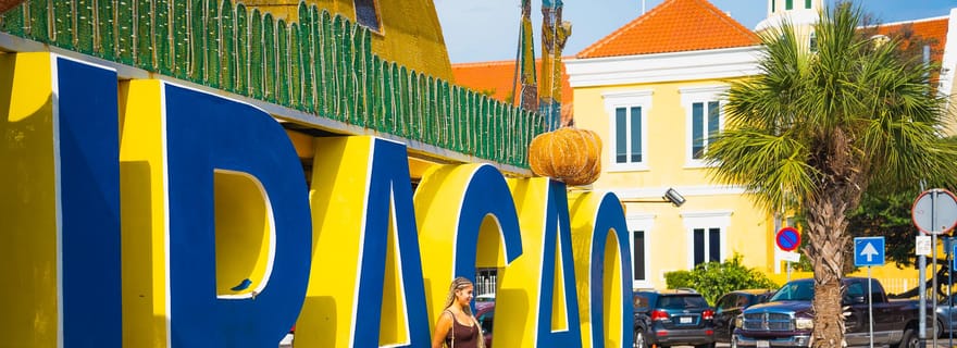 Willemstad : visite citadine, distillerie Chobolobo et Mambo Beach