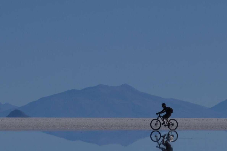 Depuis Uyuni : Visite à vélo des plaines salées d'Uyuni 1 journée + déjeunerDepuis Uyuni : Visite à vélo des salines d'Uyuni 1 journée + déjeuner