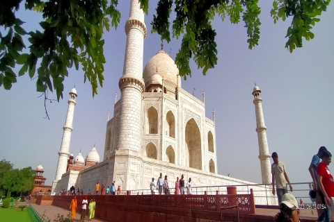 Desde Delhi: Visita nocturna a Agra en coche con alojamientoRecorrido con Hotel de 3 Estrellas, Coche Ac Privado y Guía Turístico