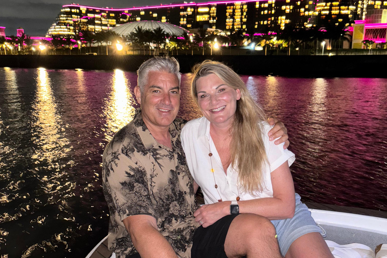 Manila night cruise, night life, foodie tour and 3d theather Solo traveller