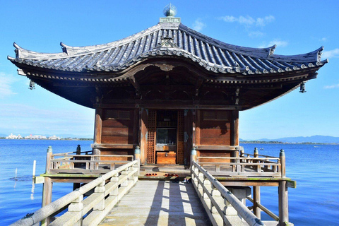 Nara: passeio ao entardecer com caligrafia e lanternasNara: caminhada ao entardecer com caligrafia e lanternas