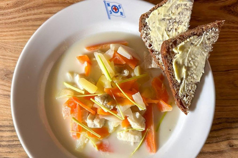 Tromsø : Croisière dans les fjords pour la pêche et les fruits de mer dans l'Arctique à bord d'un yacht de luxeTromsø : Croisière de luxe pour la pêche et les fruits de mer