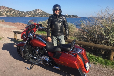 Wycieczka z przewodnikiem po drogach Cannes z pasażerem Harleya DavidsonaPasażer Harleya Davidsona z przewodnikiem po drogach Cannes