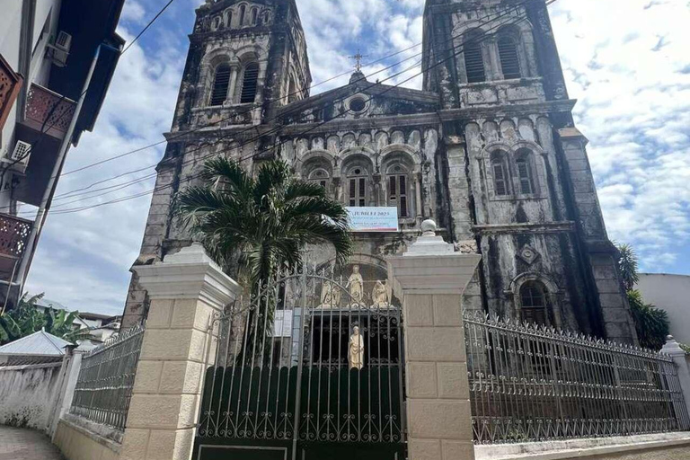 ZANZIBAR: Stone Town, snorkling + sjöstjärnor och havssköldpaddorVIKTIGT: TRANSFER INGÅR INTE I DET ALTERNATIV DU VÄLJER
