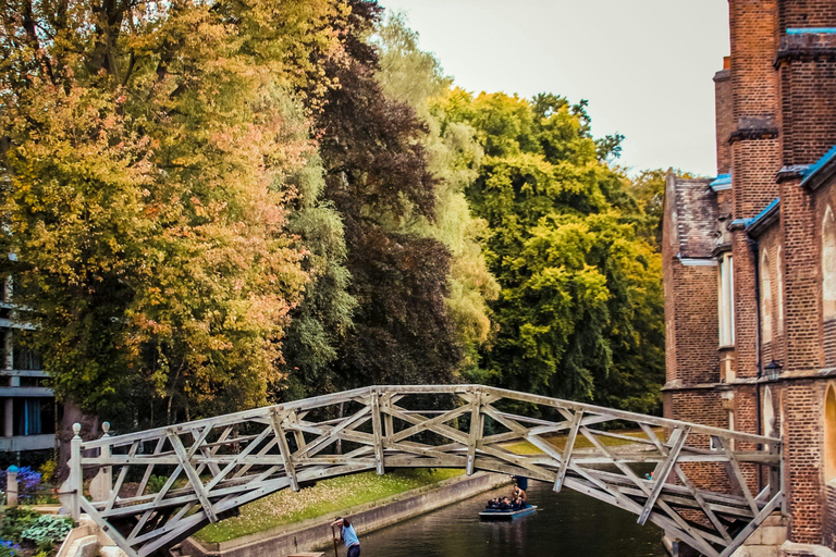 London: Private Tour of Stonehenge, Windsor Castle, and Bath Luxury Car