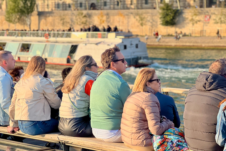 Paris: Day or Evening River Cruise with Musical Ambiance Paris: Evening River Cruise with Musical Ambiance & Postcard